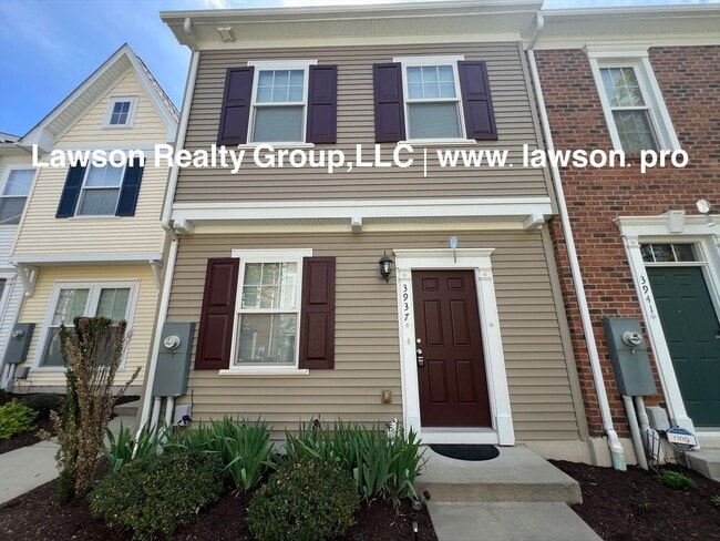 Photo - Luxurious Colonial Green Townhome with Garage