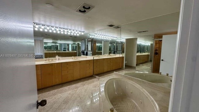 Photo - 11113 Biscayne Blvd Unit 552