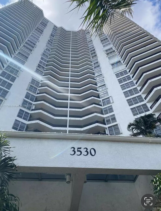 Building - 3530 Mystic Pointe Dr Unidad 1109 Rental