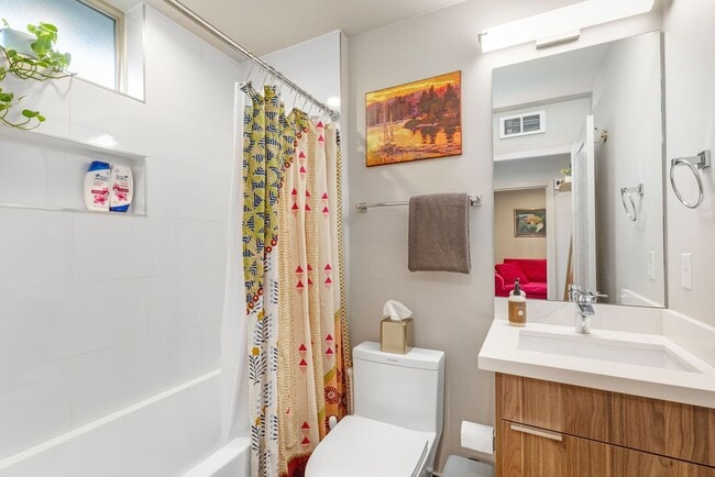 Photo - Ballard Townhouse, 2bed/2bath, Rooftop Deck