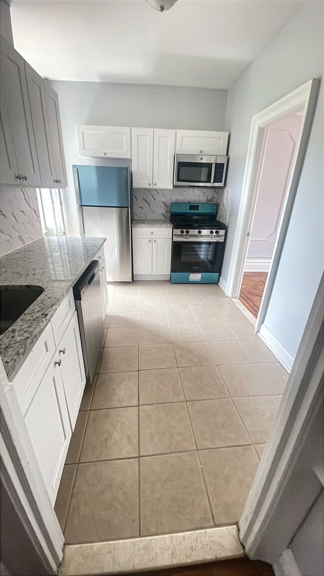 Kitchen - Hummingbird Heights 320