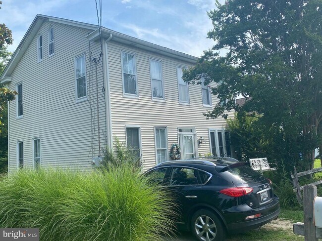 Building Photo - 205 Railroad Ave
