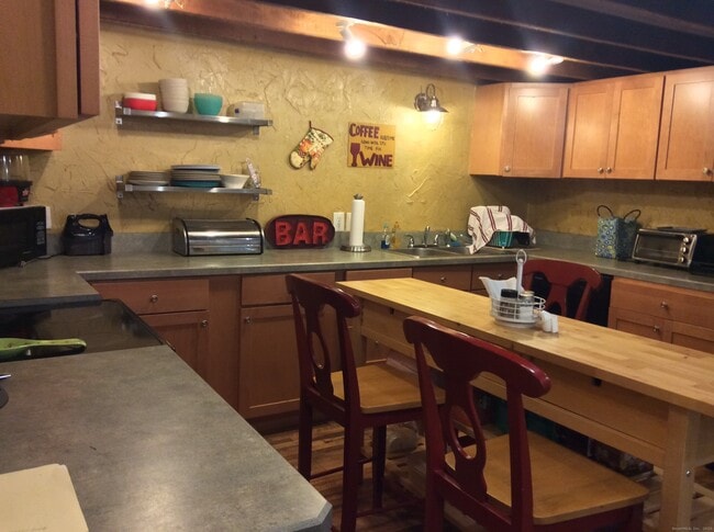 Photo - 1187 Mt Carmel Ave