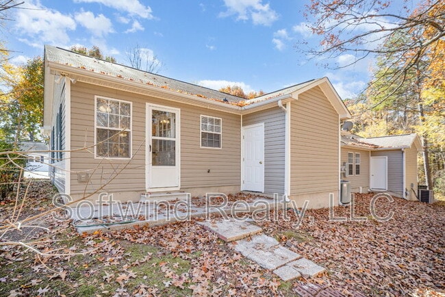 Photo - 290 South Cir NW