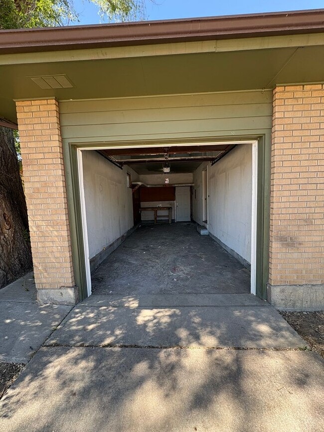 Photo - Bright & Spacious 5 Bedroom, 2 Bath Home