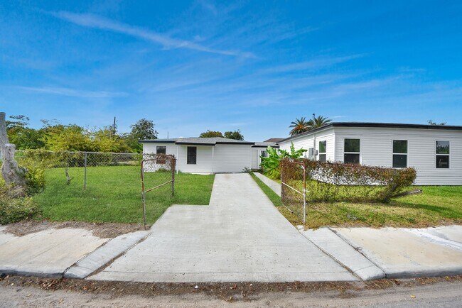 Photo - 1203 W 6th St