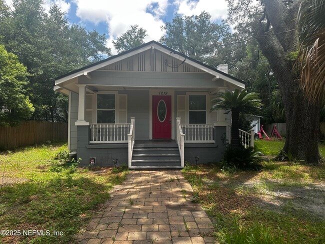 Building Photo - 1219 E 10th St Rental