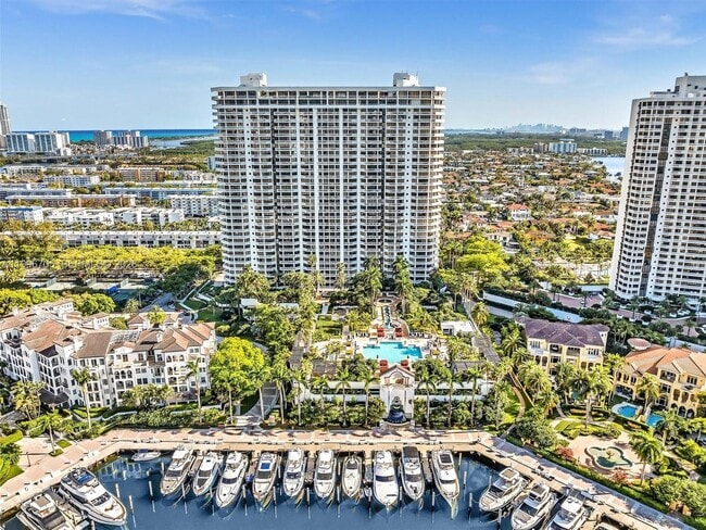 Building Photo - 2000 Island Blvd Unit 1203