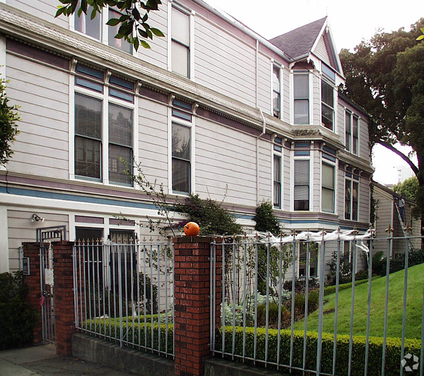 Photo - 1107-1109 Oak St Apartments