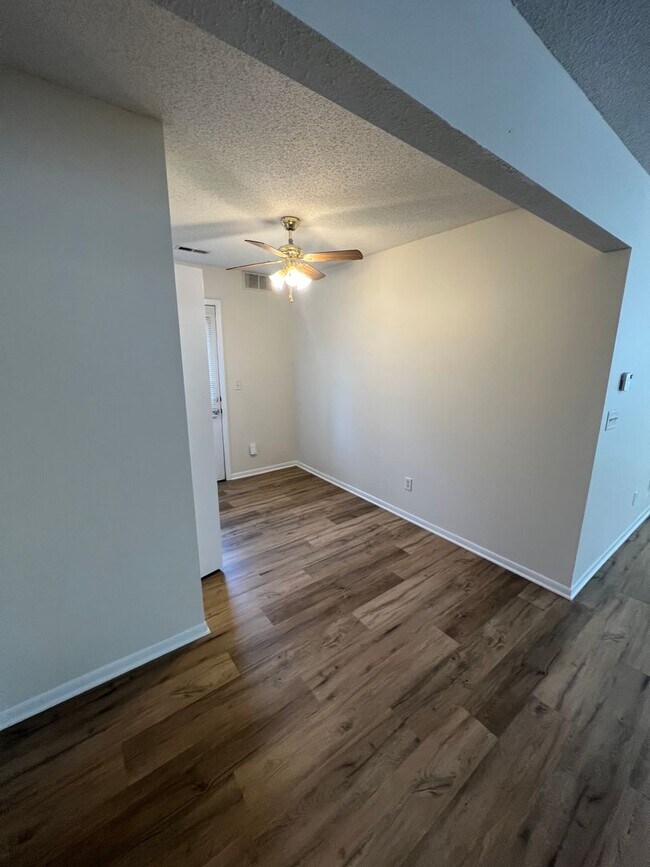 Photo - 1810-1812 Creasy Springs Rd Unit 1810 Creasy Springs Rd