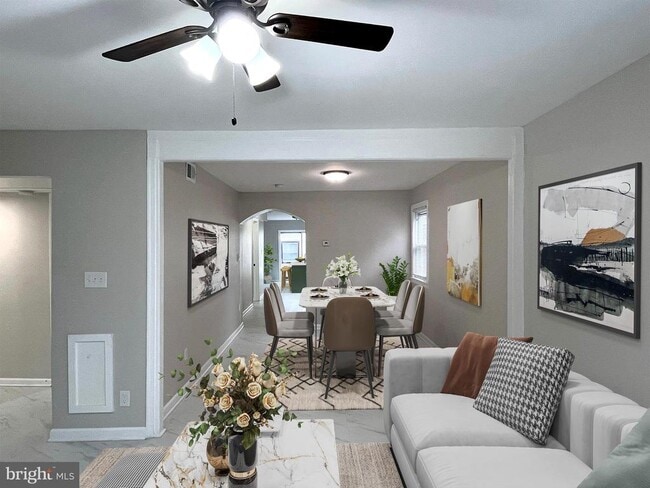 Photo - 4800 Madison St