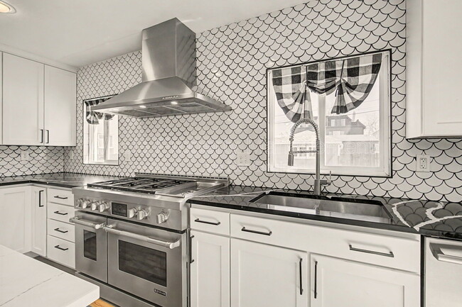 Photo - 2646 S Cherokee St