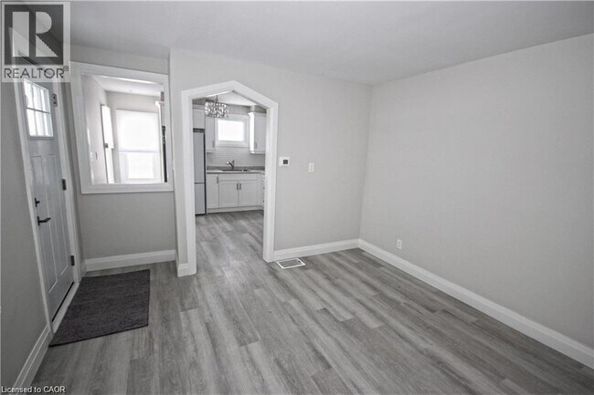 Photo - 1356 Upper Wellington St