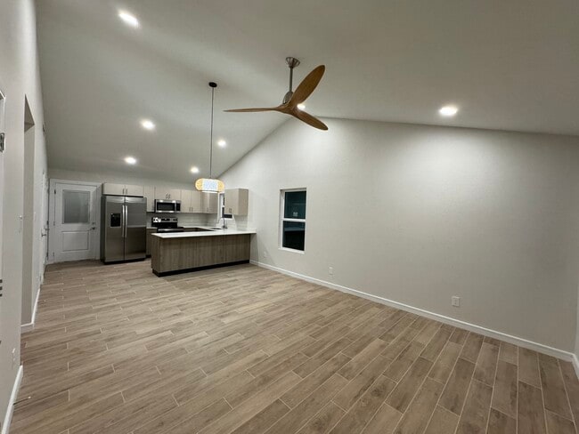 Building Photo - 1408 E Iris Ave Unit 3 Rental