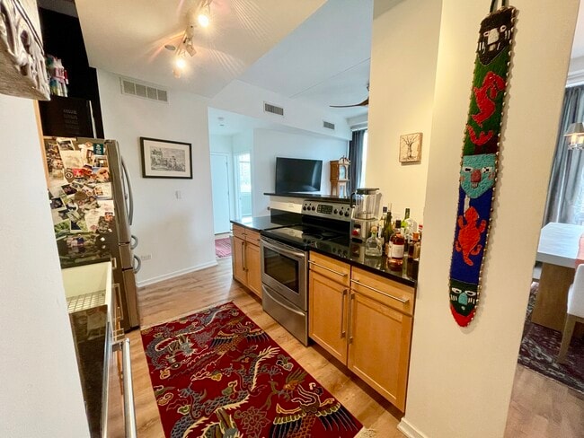 Kitchen - 1000 W Leland Ave Unit Leland