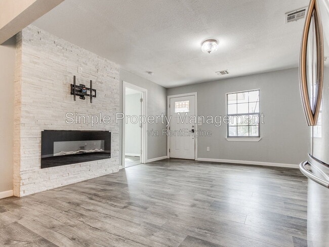 2343 NW 20th St