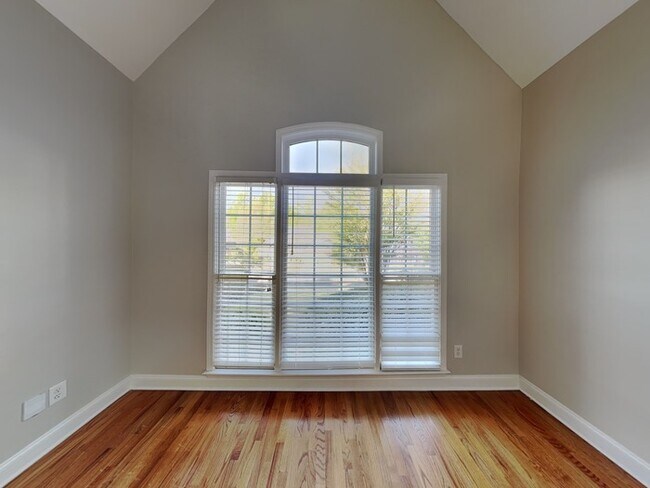 Photo - 1350 Lamont Cir