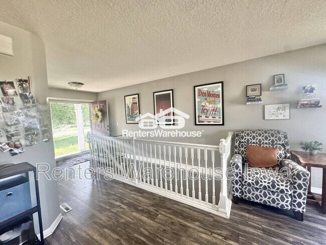 Photo - 832 SW Springfield Dr