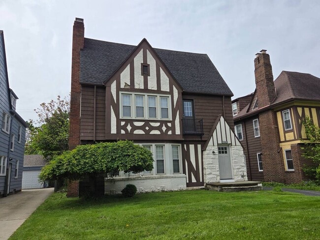 Building Photo - 17424 Winslow Rd Unit DN
