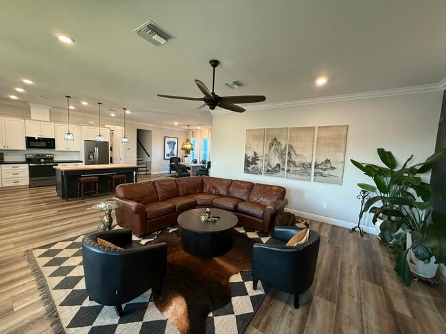 3533 Sky Valley Ln