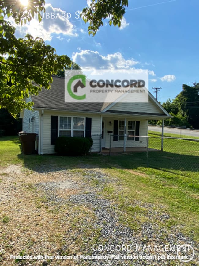 Photo - 2123 Hubbard St