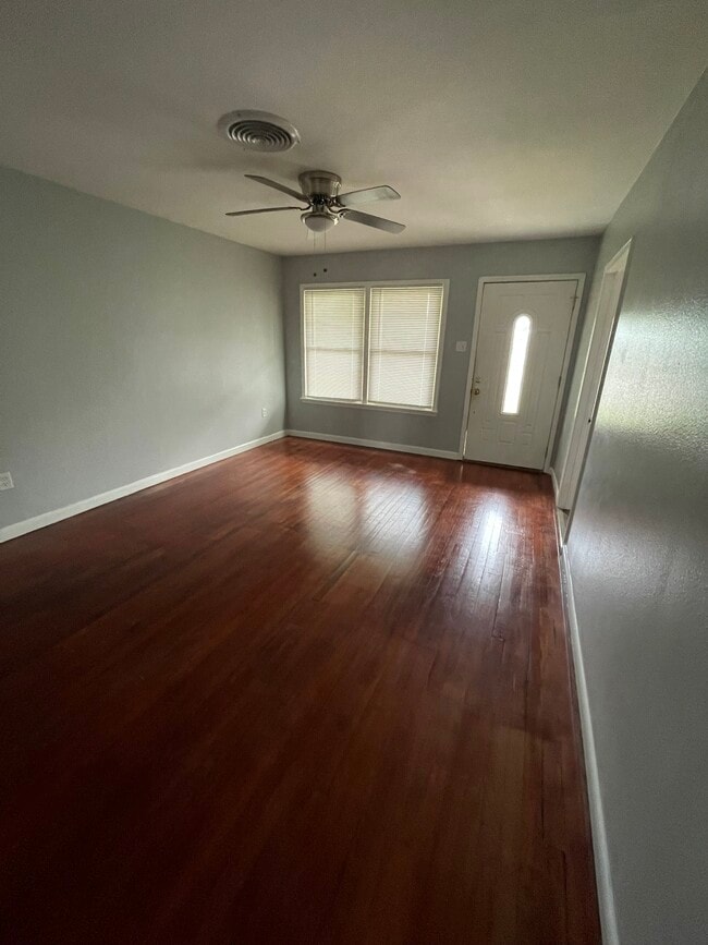 Photo - 312 Mesquite St