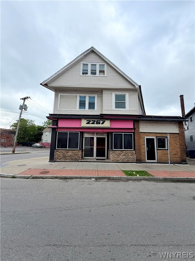 Photo - 2267 Genesee St