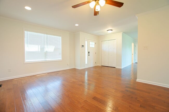Photo - Pet Friendly Three Bedroom!