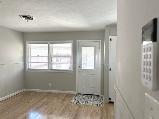 Photo - 2009 43rd St