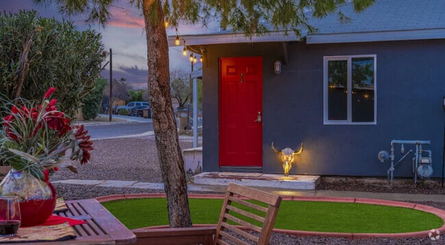 Building Photo - 496 W Mohave St Rental