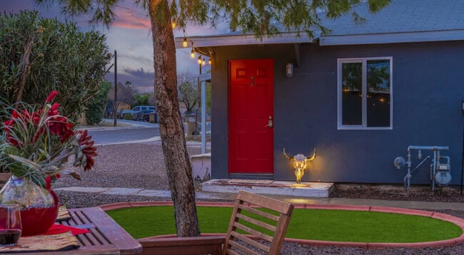 Building Photo - 496 W Mohave St Rental