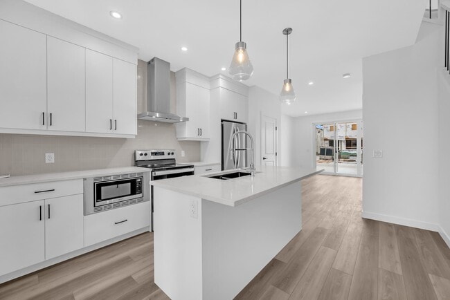 Photo - 21234 Sheriff King St SW Unité Main Floor