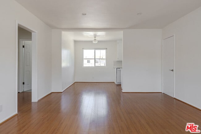 Photo - 2210 S Sycamore Ave Unidad 3