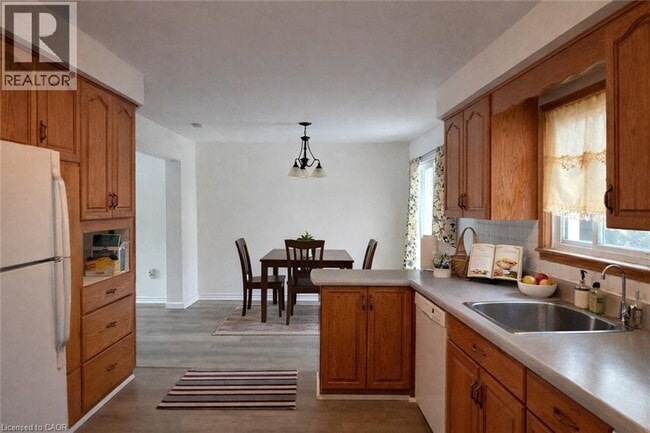 Photo - 125 Henry St