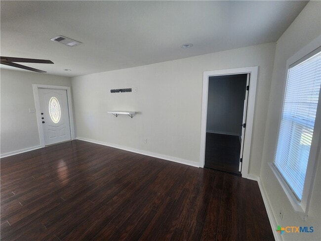 Photo - 1709 E Avenue H