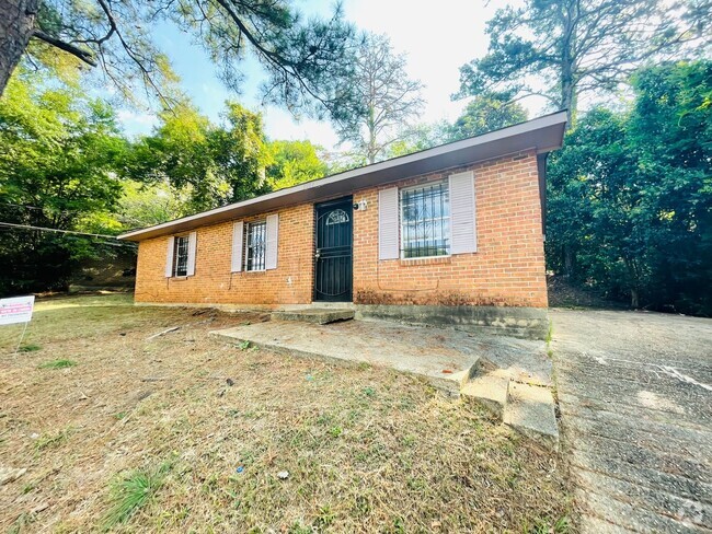 Building Photo - ** 3 Bed 1 Bath located in Chisholm ** Cal... Rental