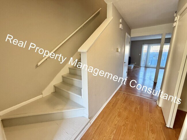 Photo - Updated 3-Bedroom Townhome Live Deposit Free with Obligo