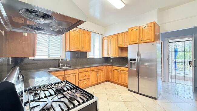 Photo - 3034 Capp St Unidad 3034