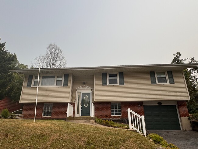 Building Photo - 443 Bath Ave