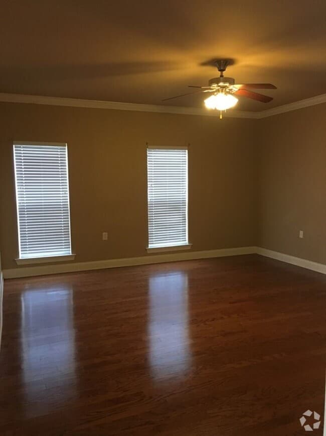 Building Photo - 2 bedroom 2 bath Handicap Unit 305-2 H/C Rental