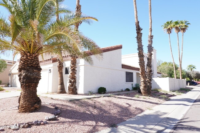 Photo - 4024 E Hiddenview Dr