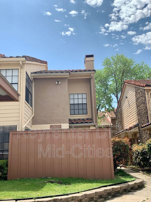 Building Photo - 2623 Piedras Dr