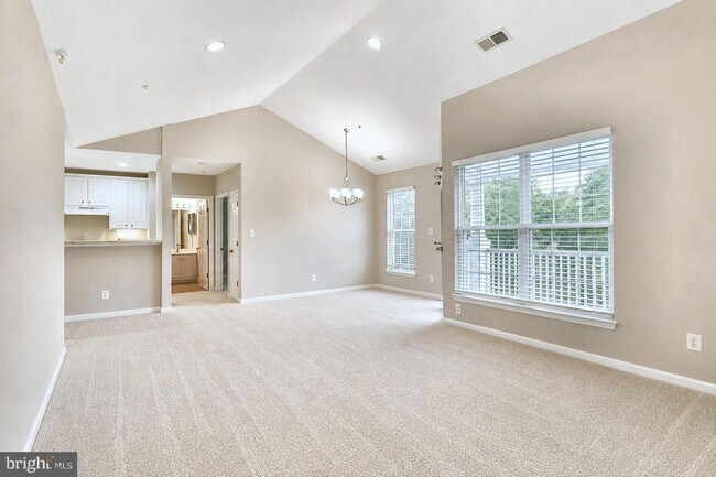 Building Photo - 25340 Lake Mist Square Unit 301