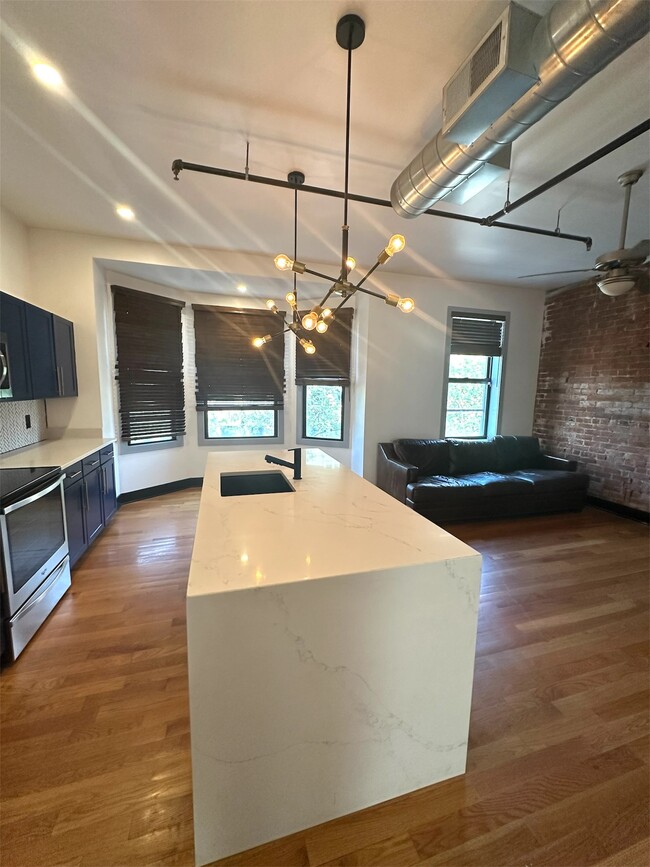 Building Photo - 1432 Race St Unit 303 Rental