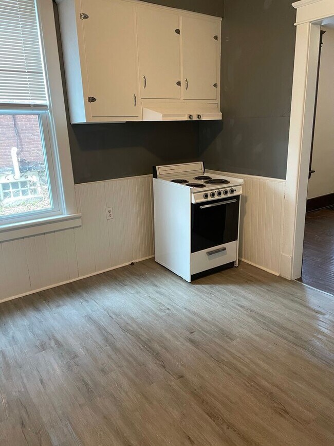 Photo - 917-919 W 7th St Unit 919 W 7th St - 1st Floor