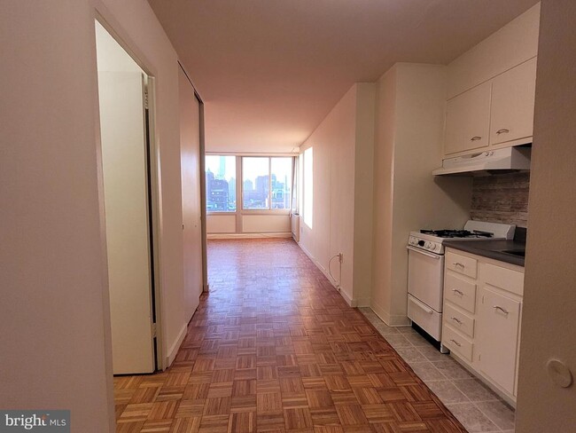 Photo - 604-36 S Washington Square Apartment Unit 1118