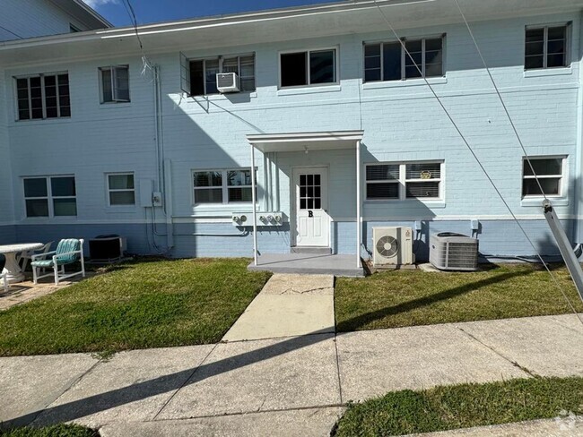 Building Photo - 2/1 Condo in Daytona Beach