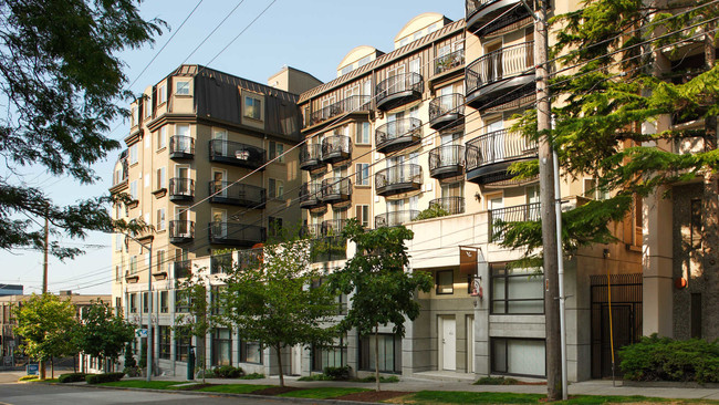 Edificio - Metro on First Apartamentos