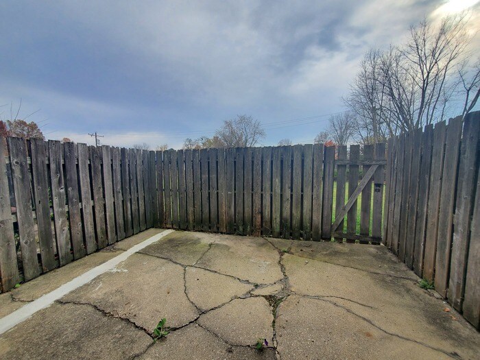 Spacious Renovated Townhouse - Spacious Renovated Townhouse Unit NA
