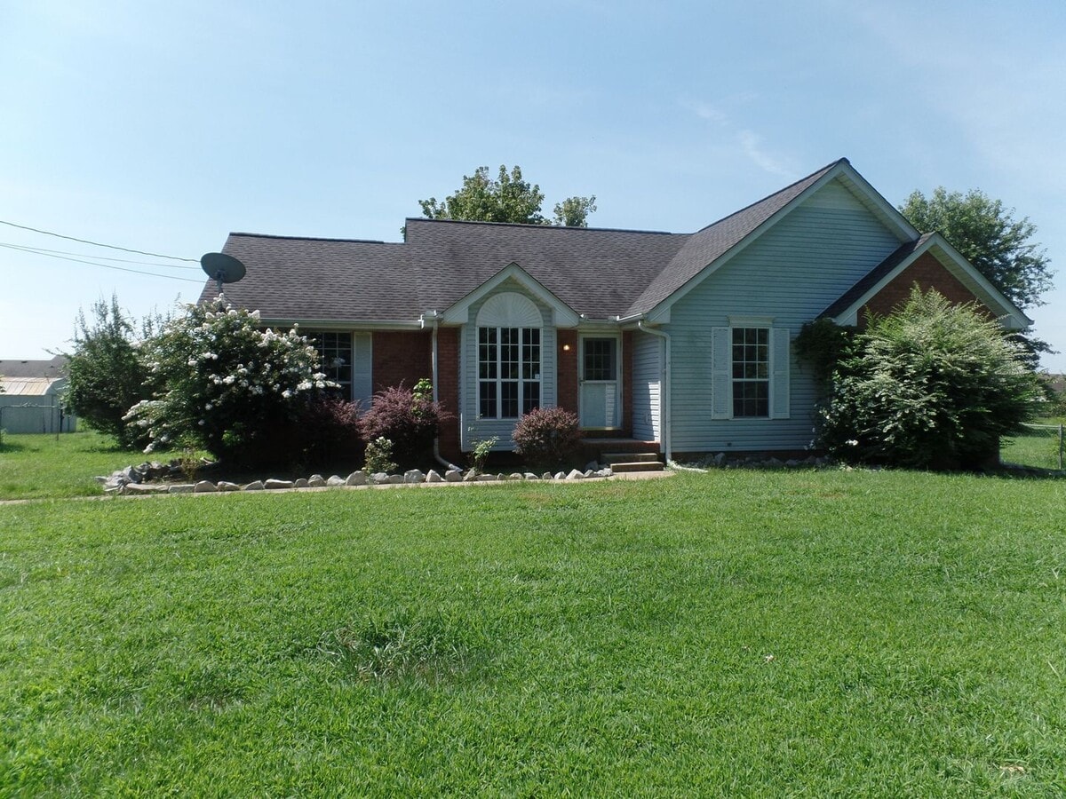 3 Bedroom 2 Bathroom Home! - 3 Bedroom 2 Bathroom Home!